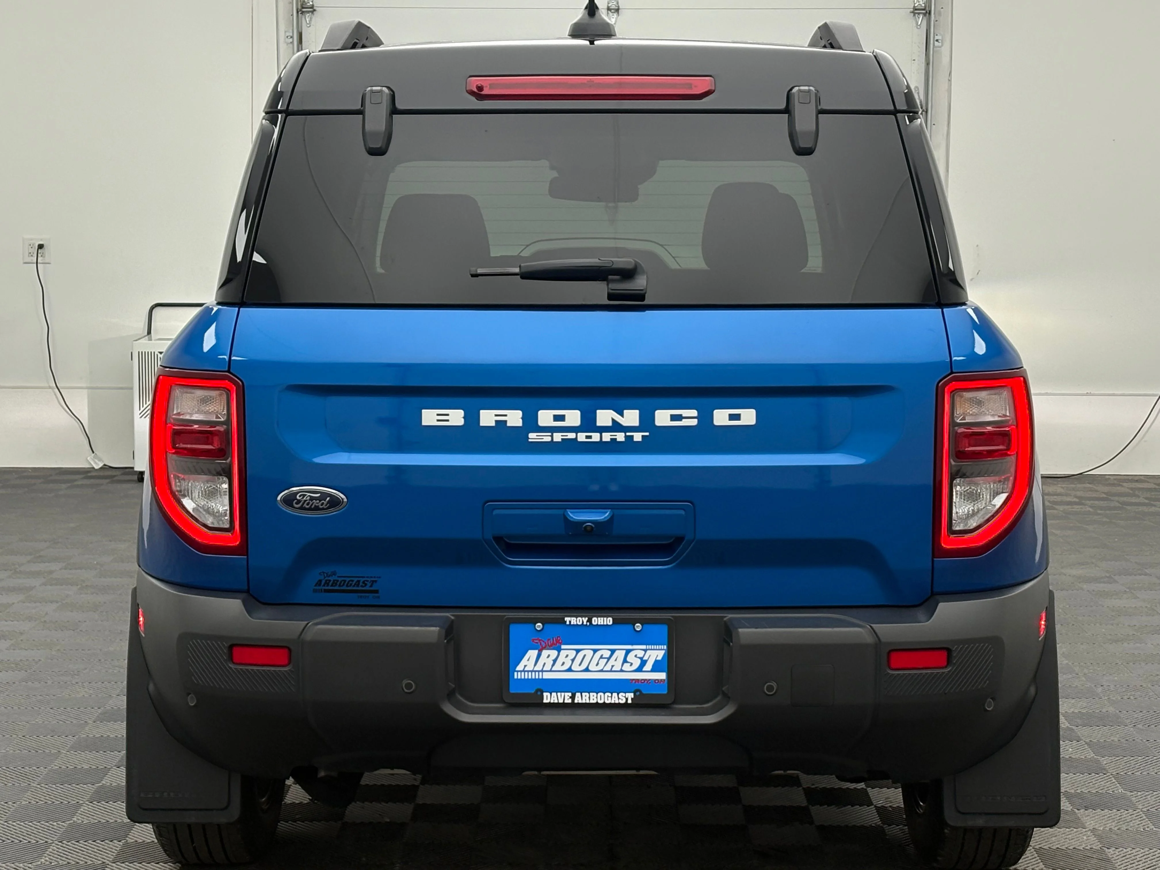 Used 2025 Blue Metallic Ford Outer Banks image 9