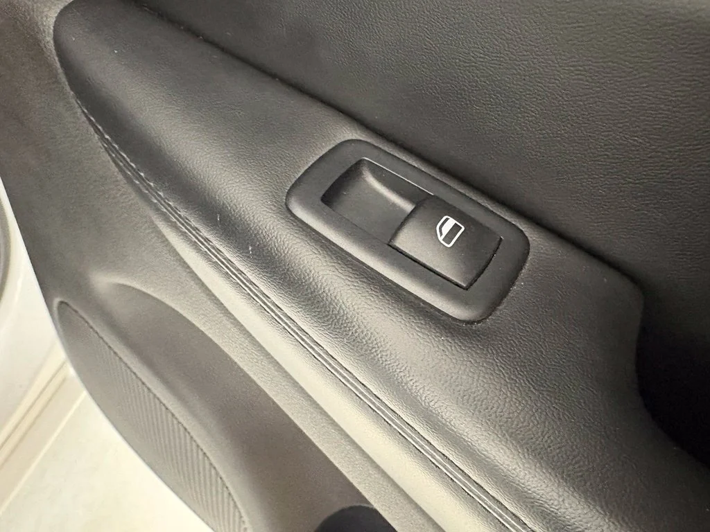 Used 2019 White Jeep Altitude image 16