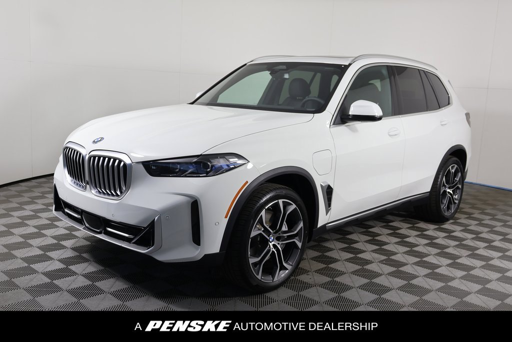 Used 2026 Alpine White BMW xDrive50e image 1