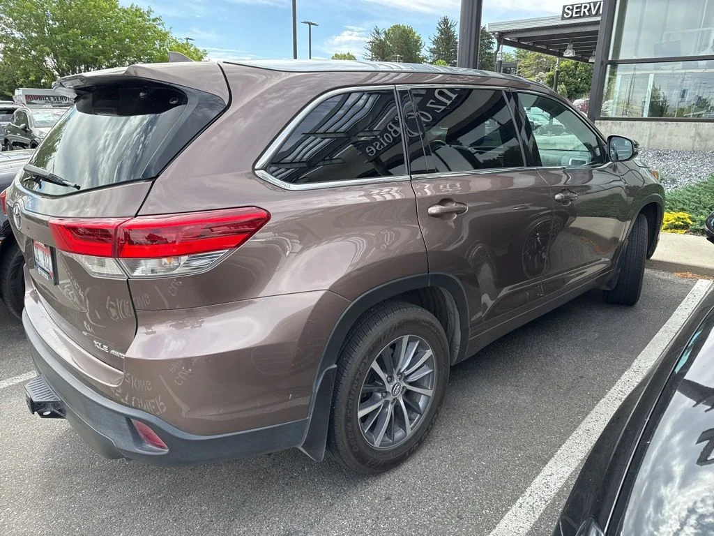 Used 2017 Brown Toyota XLE image 6