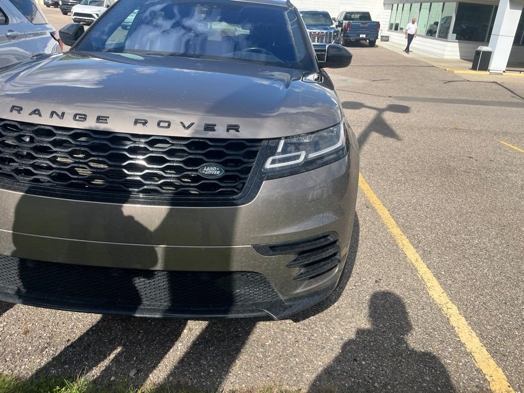 Used 2019 Tan Land Rover SE R-Dynamic image 2