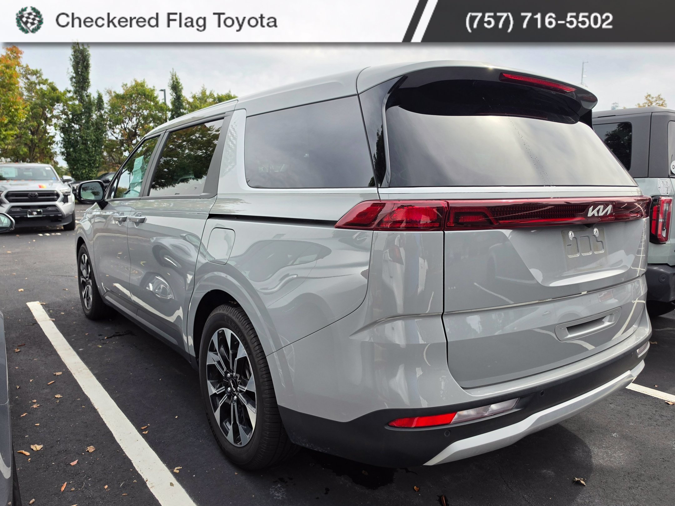 Used 2022 Ceramic Silver Kia EX image 4
