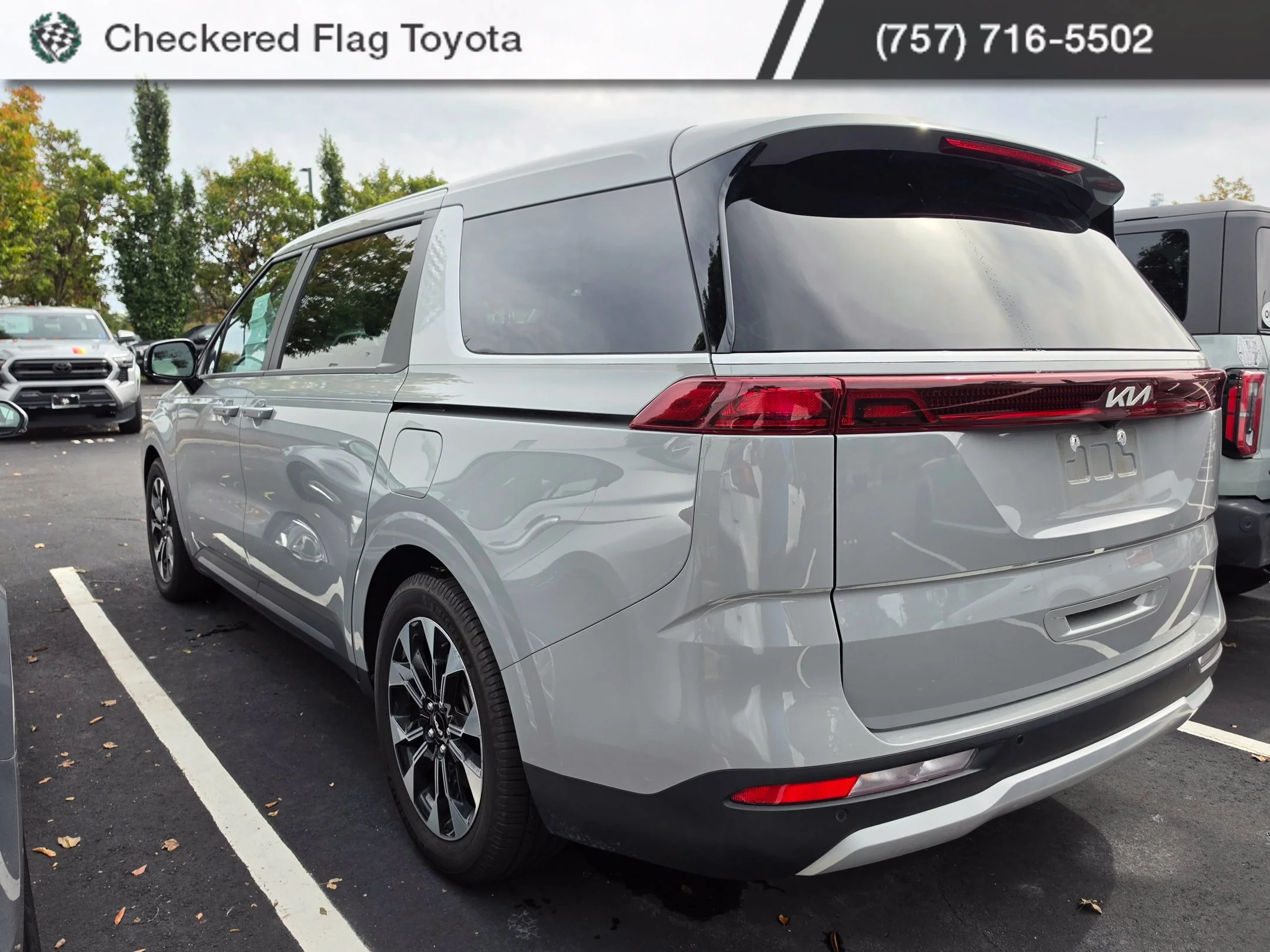Used 2022 Ceramic Silver Kia EX image 4