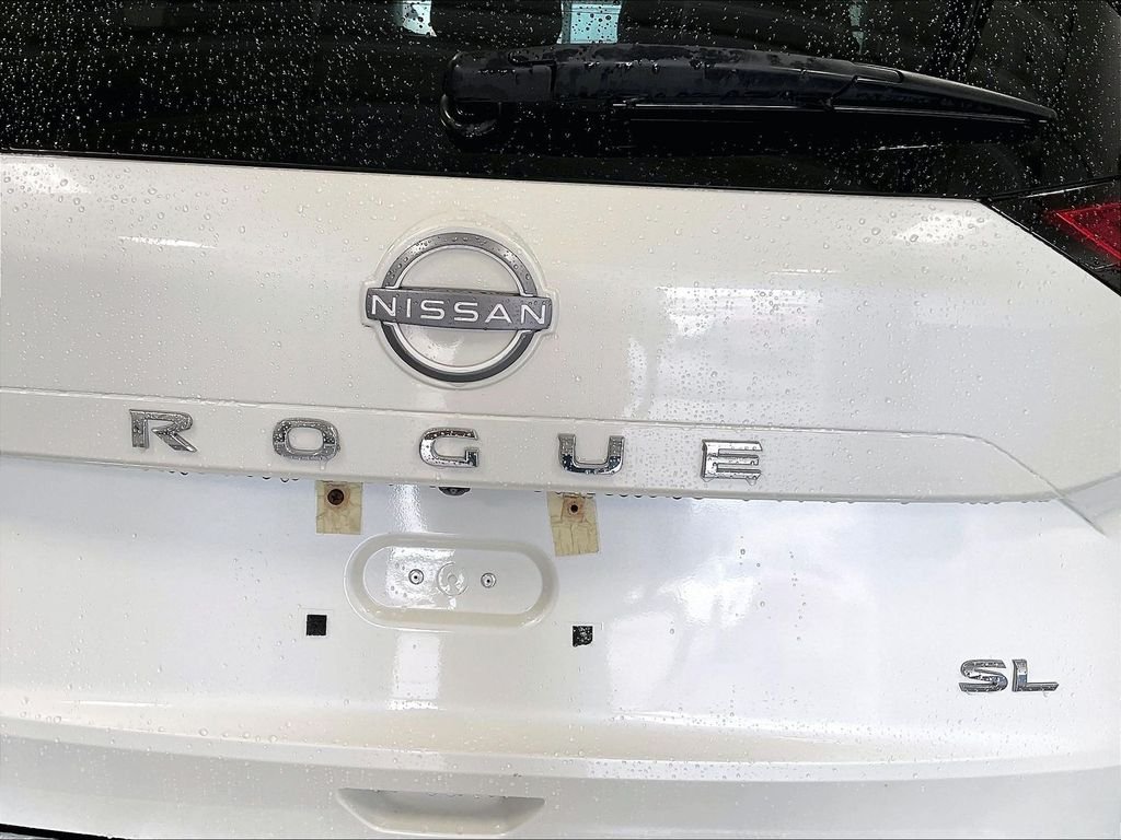 Used 2023 Pearl White Tricoat Nissan SL image 29