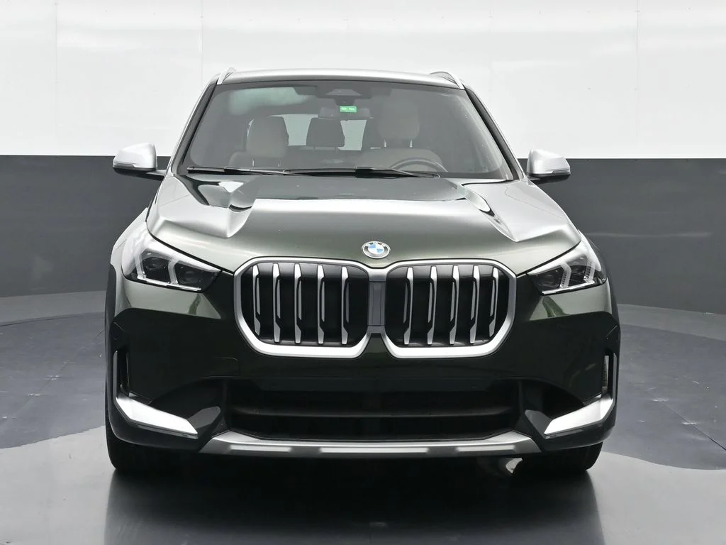 Used 2023 Green BMW xDrive28i image 6