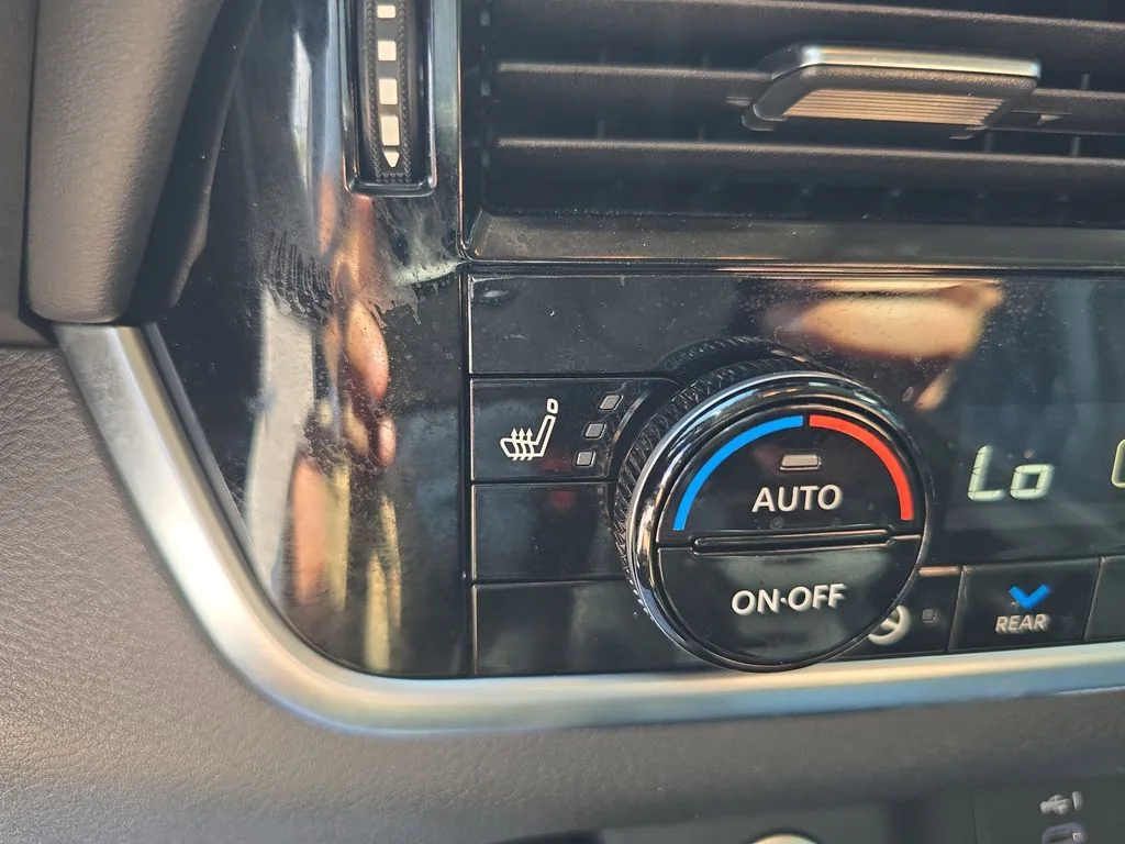 Used 2023 Gold Nissan Platinum image 22