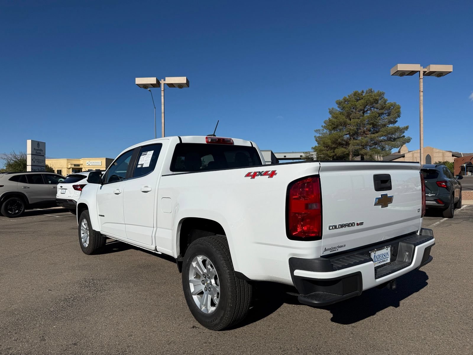 Used 2020 SUMMIT WHITE Chevrolet 4WD LT image 9