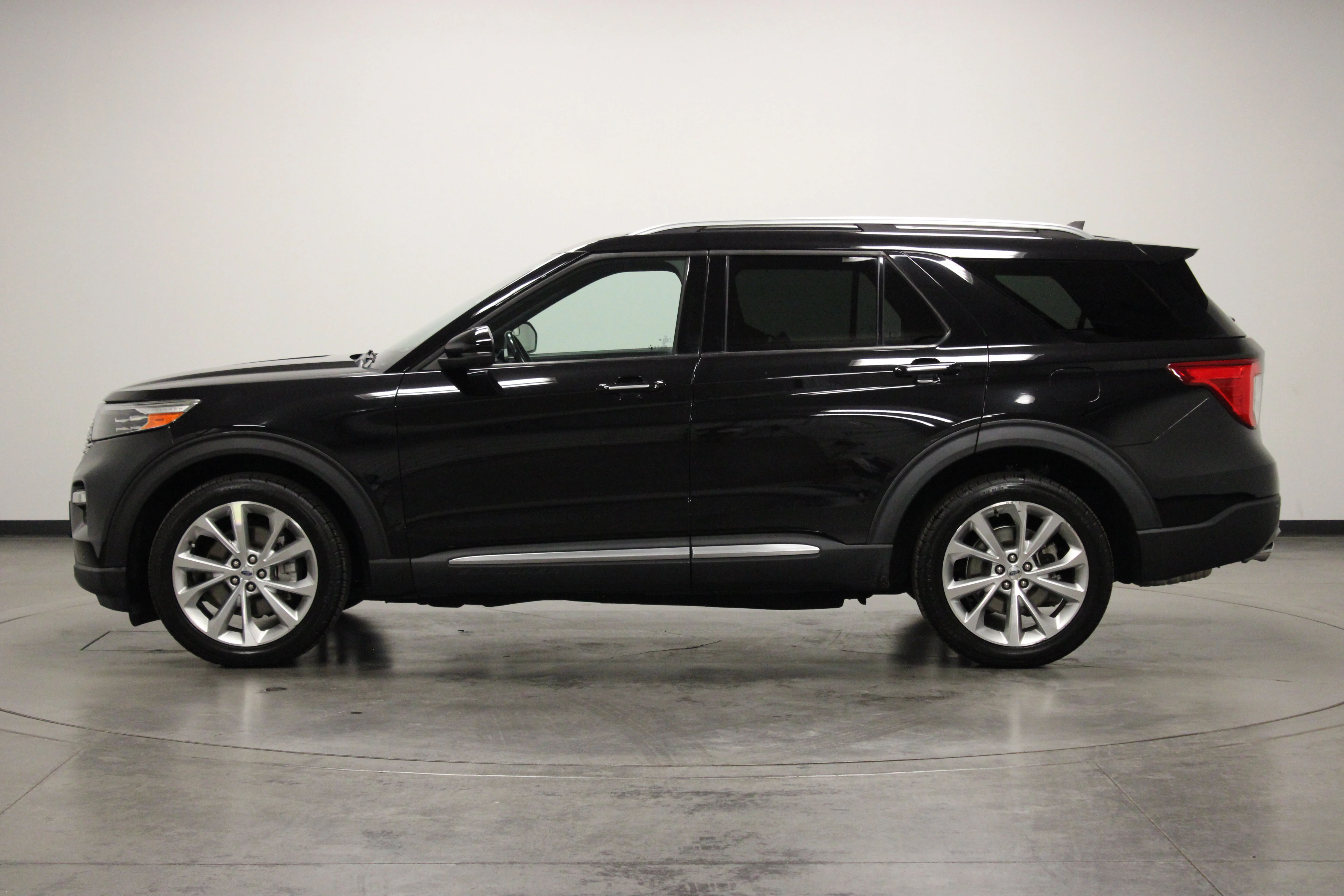 Used 2022 Agate Black Metallic Ford Platinum image 5