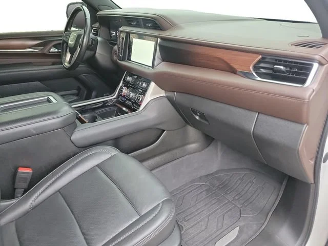 Used 2022 White Frost Tricoat GMC Denali image 38