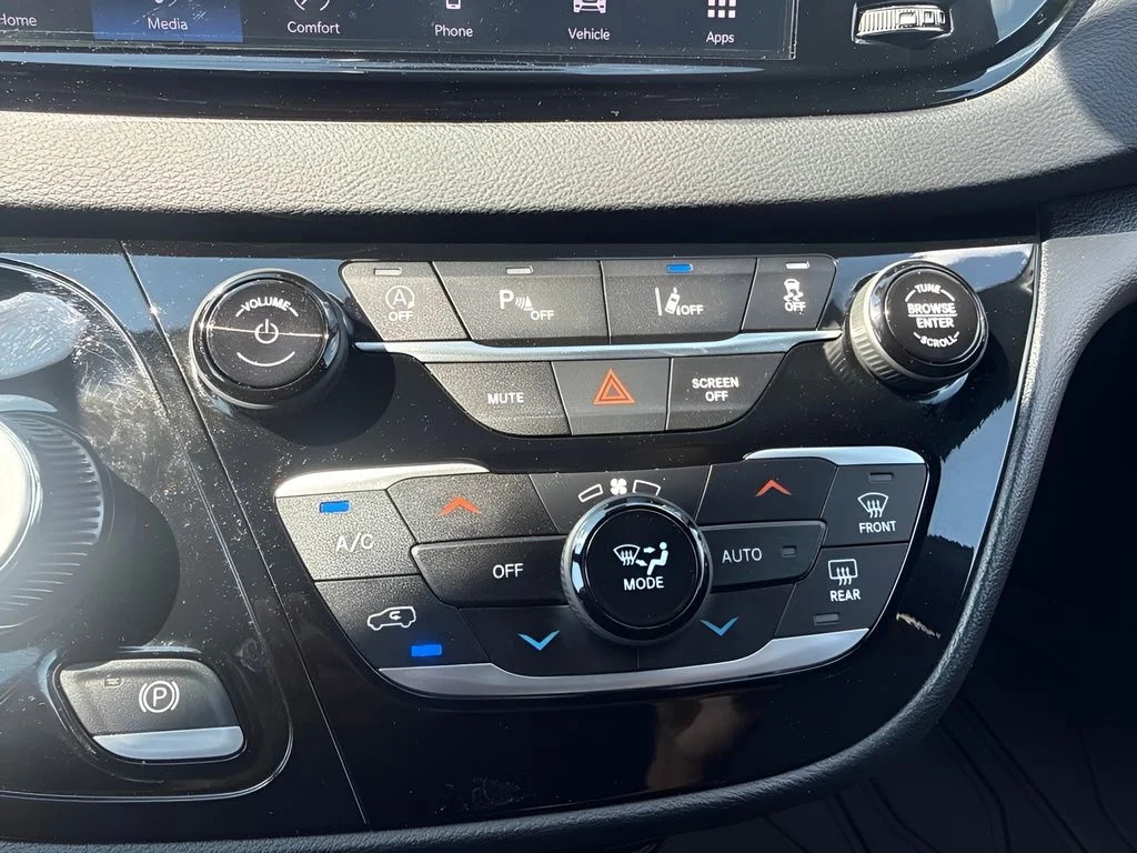 Used 2025 Black Chrysler LX image 11