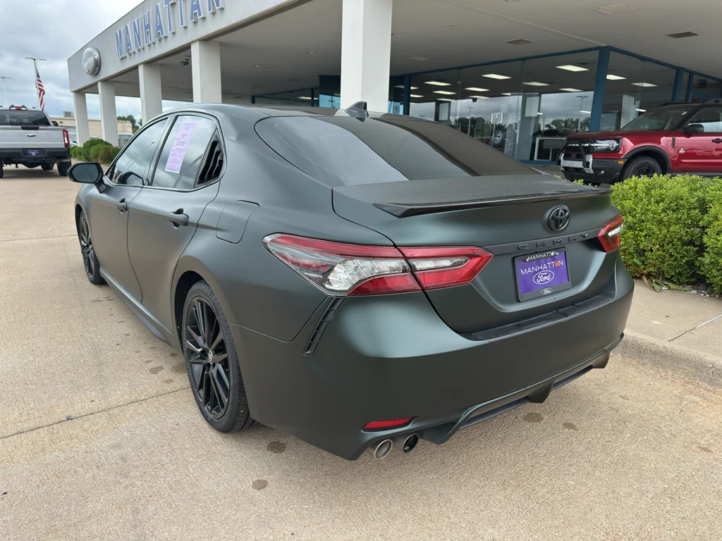 Used 2022  Toyota XSE V6 image 11
