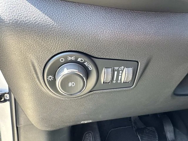 New 2026 Silver Jeep Latitude image 22