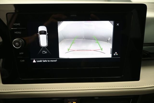 Used 2025 White Volkswagen 1.5T S image 4