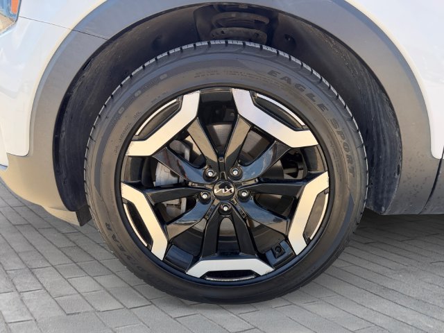 Used 2023 White Kia EX image 9