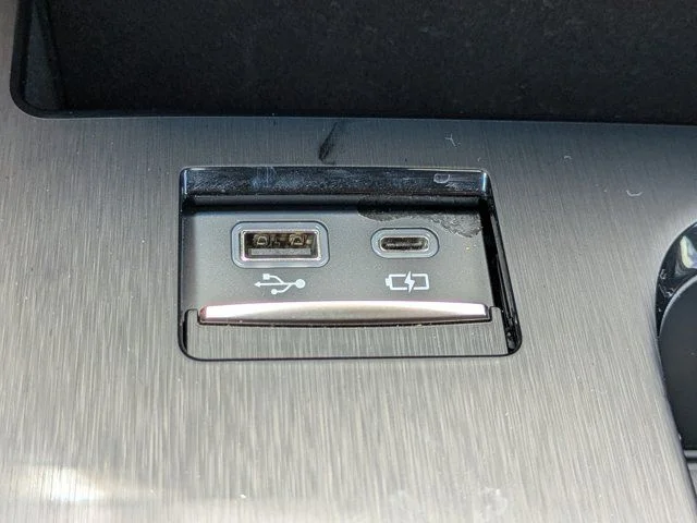 Used 2025 Iridium Lexus 300h image 30