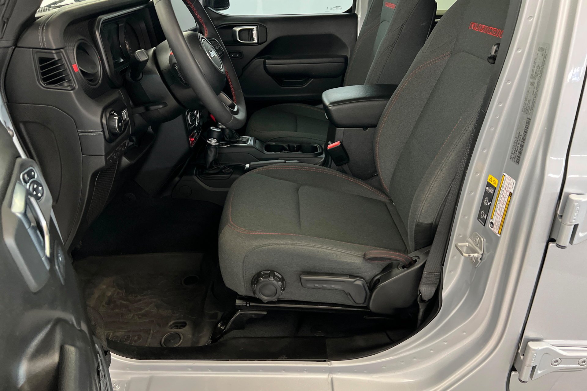 Certified Used 2024 Silver Zynith Clearcoat Jeep Rubicon image 18