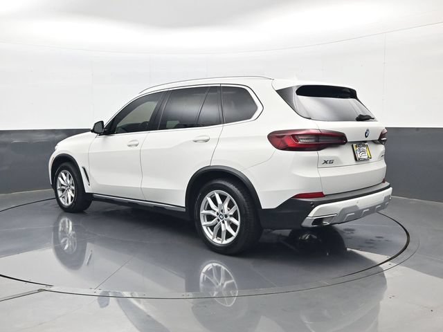 Used 2021 White BMW xDrive40i image 7