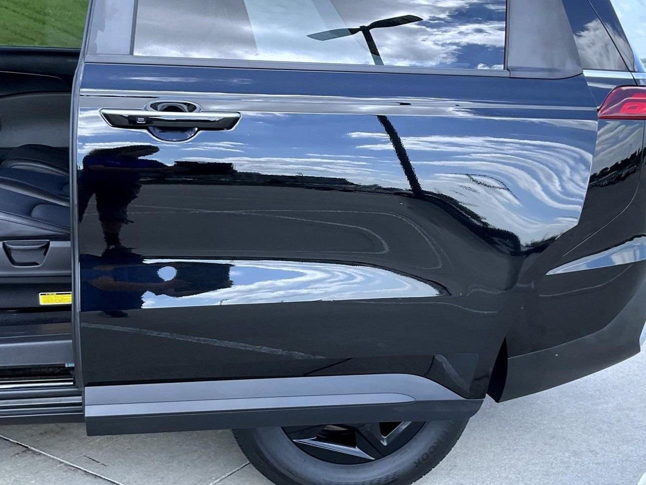 Used 2025 Black Kia LXS image 22
