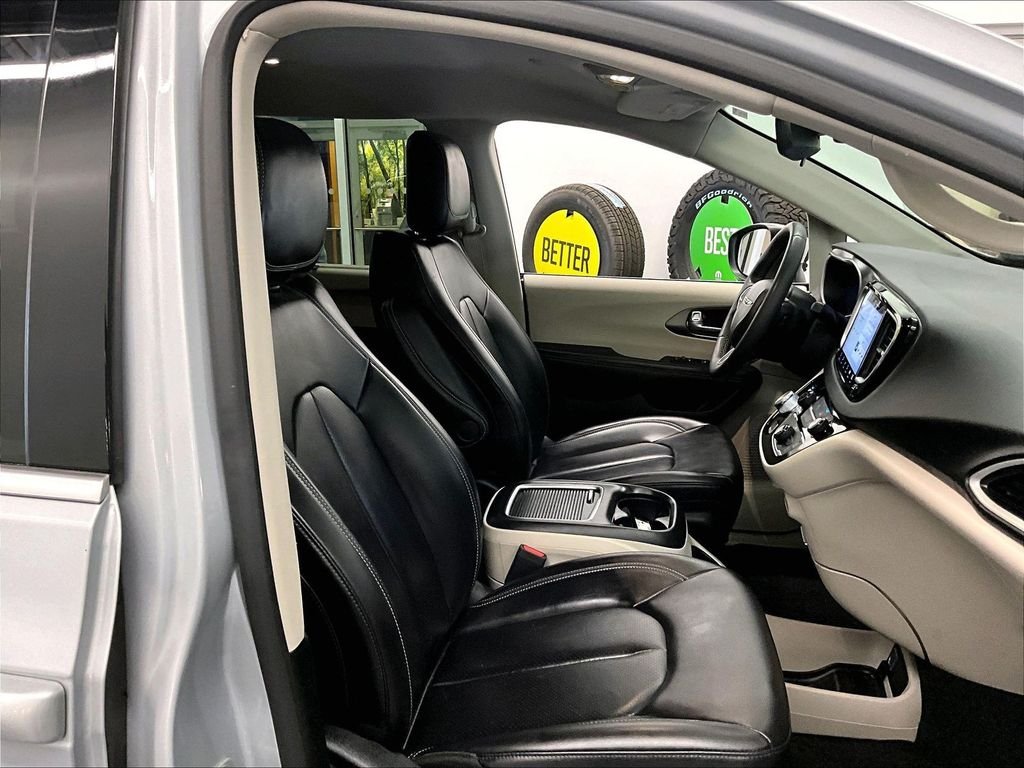 Used 2023 Silver Chrysler Touring L image 11