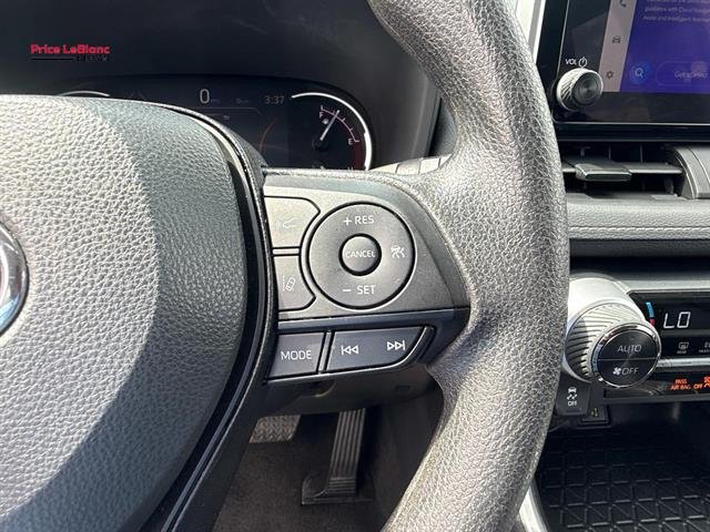 Used 2025  Toyota XLE image 23