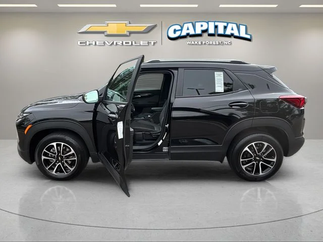 Used 2025 Black Chevrolet LT image 9