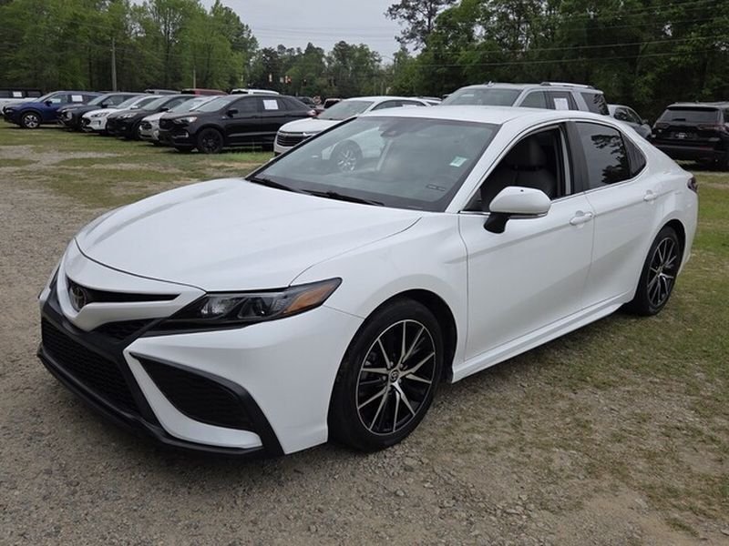 Used 2023 Ice Toyota SE image 4
