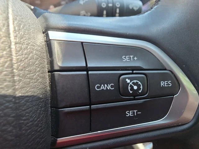 Used 2022 Gray Jeep Latitude Lux image 18