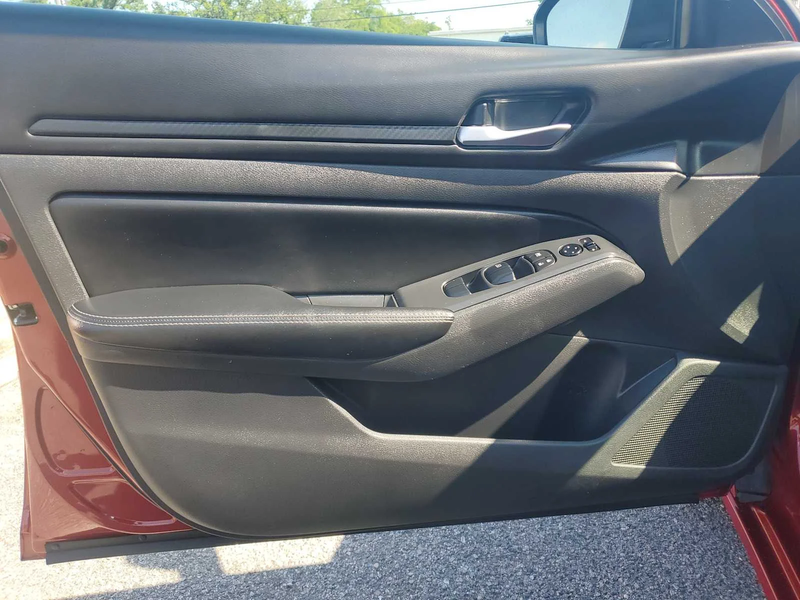 Used 2025 Gray Nissan SV image 15