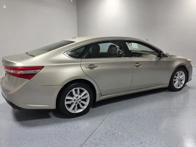 Used 2015  Toyota XLE image 13