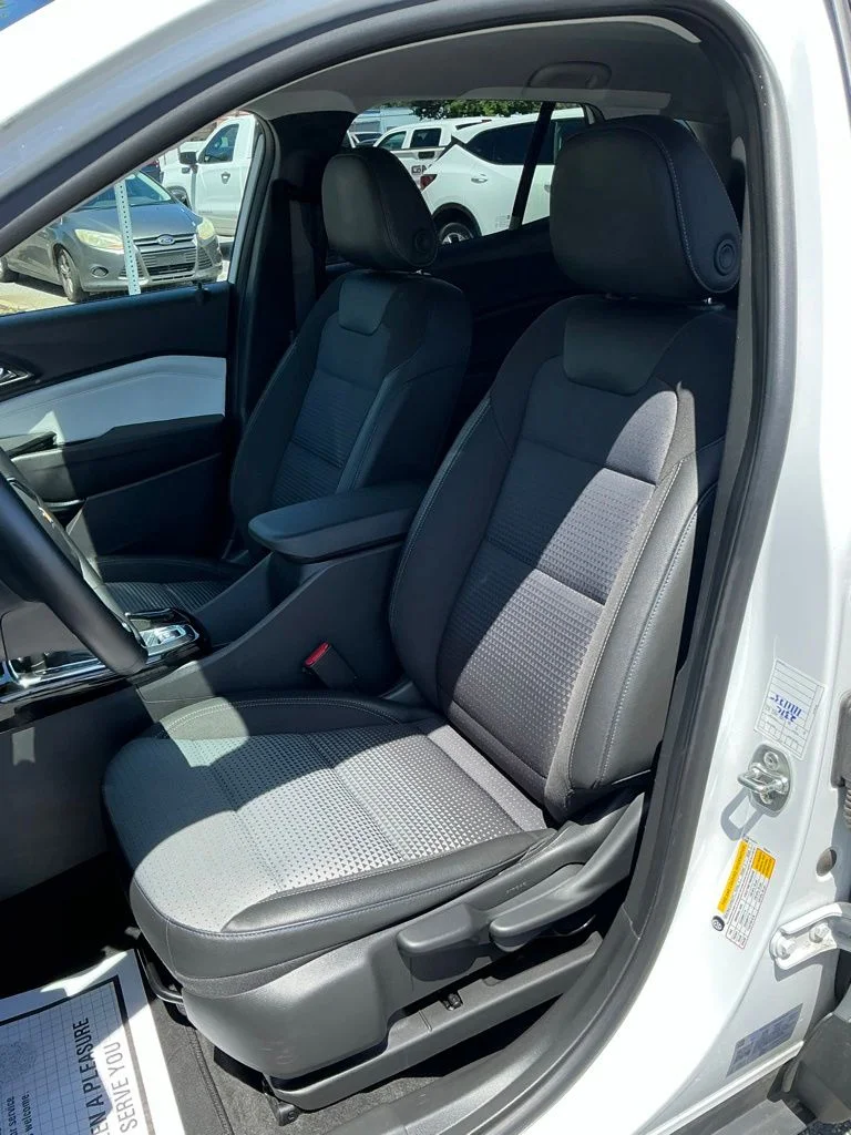 Used 2025 White Chevrolet LT image 24