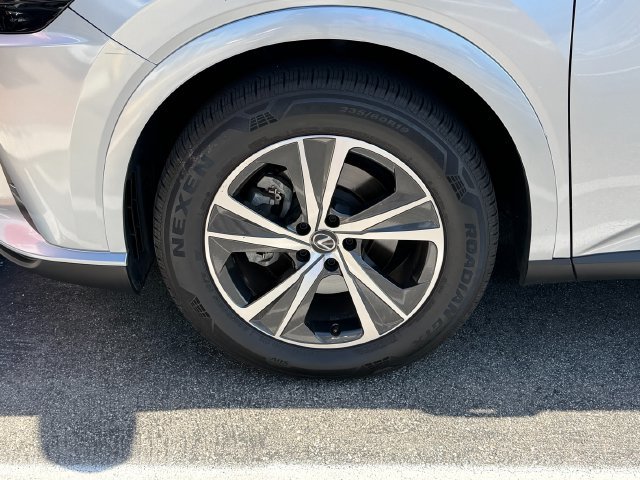 Used 2023 Silver Lexus 350 Premium image 12