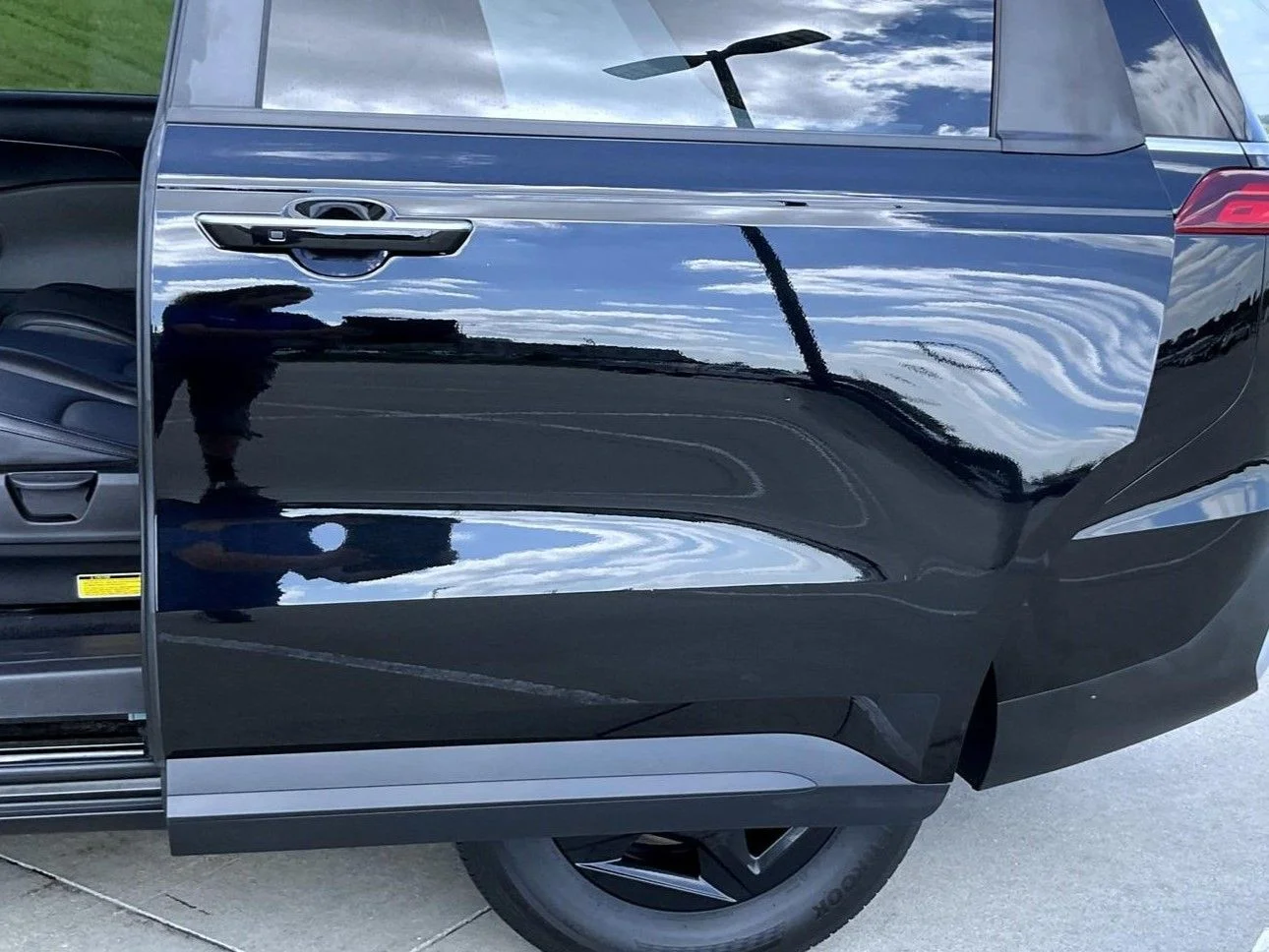 Used 2025 Black Kia LXS image 22