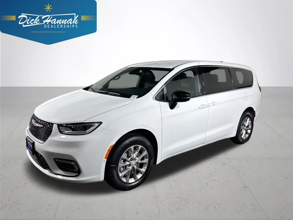 2026 Chrysler Pacifica Select AWD's photo