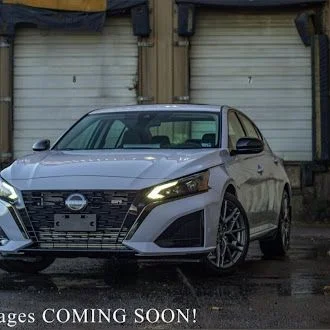 Used 2025 White Chevrolet LT image 26