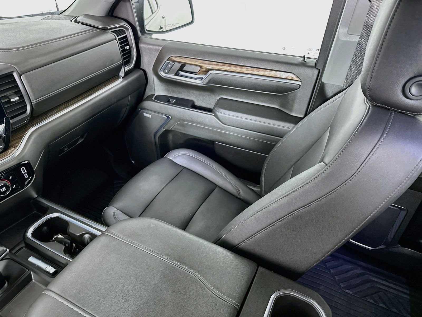 Used 2024 Sterling Gray Metallic Chevrolet LT Trail Boss image 25