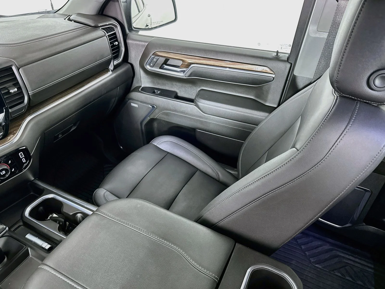 Used 2024 Sterling Gray Metallic Chevrolet LT Trail Boss image 25