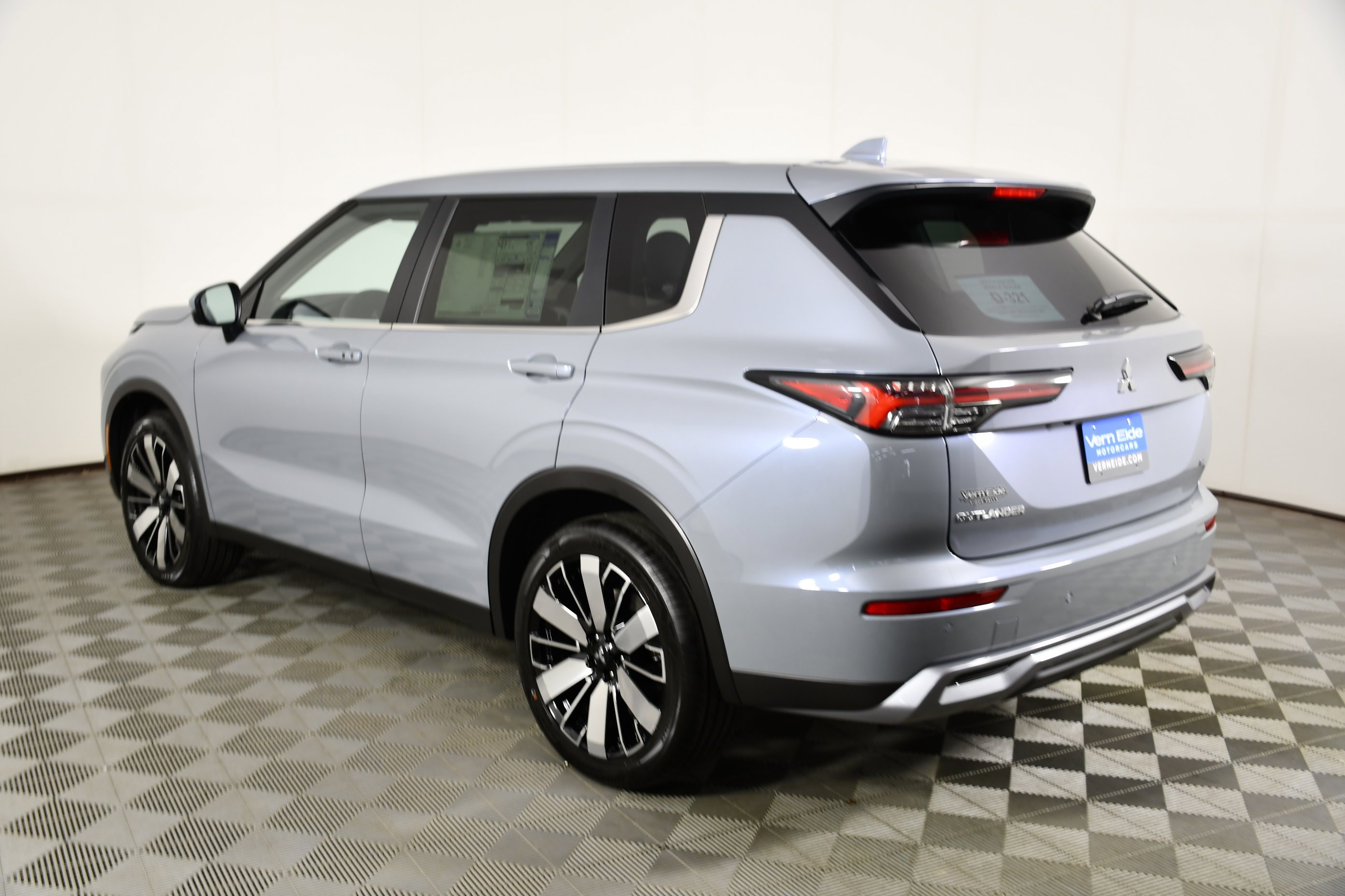New 2026 Moonstone Gray Metallic Mitsubishi SE image 8