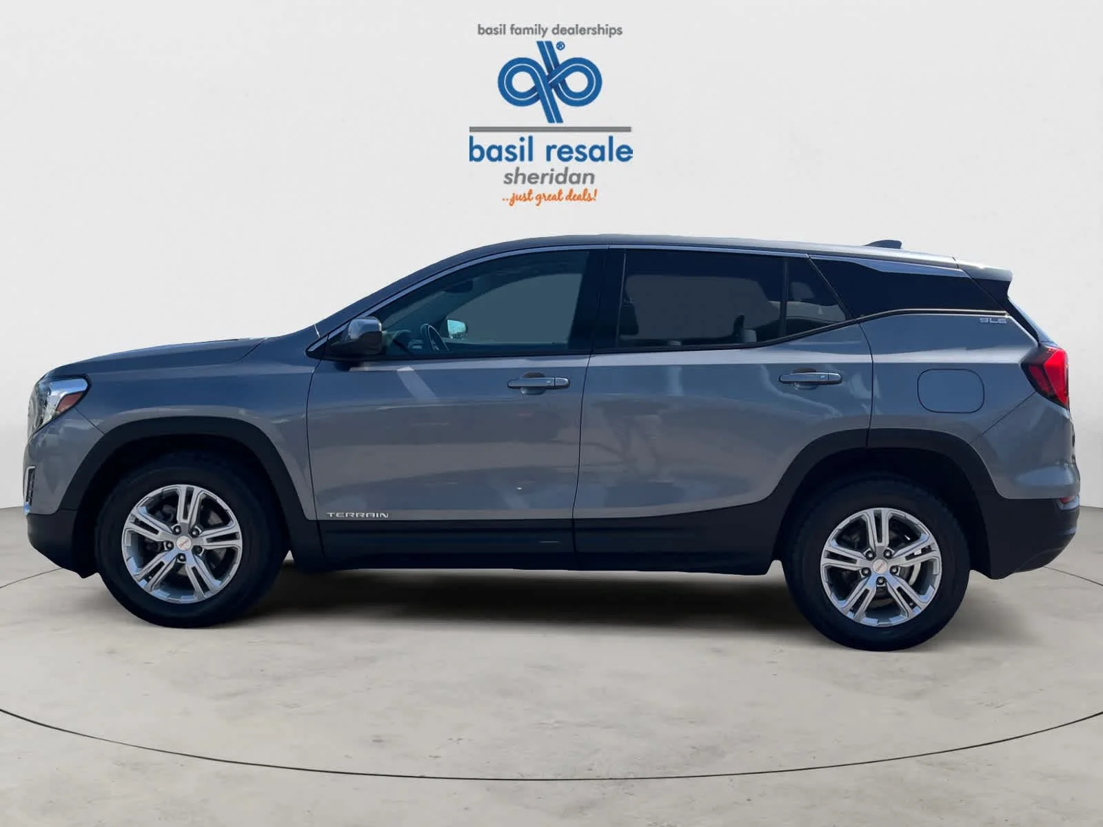 Used 2018 Satin Steel Metallic GMC SLE image 3