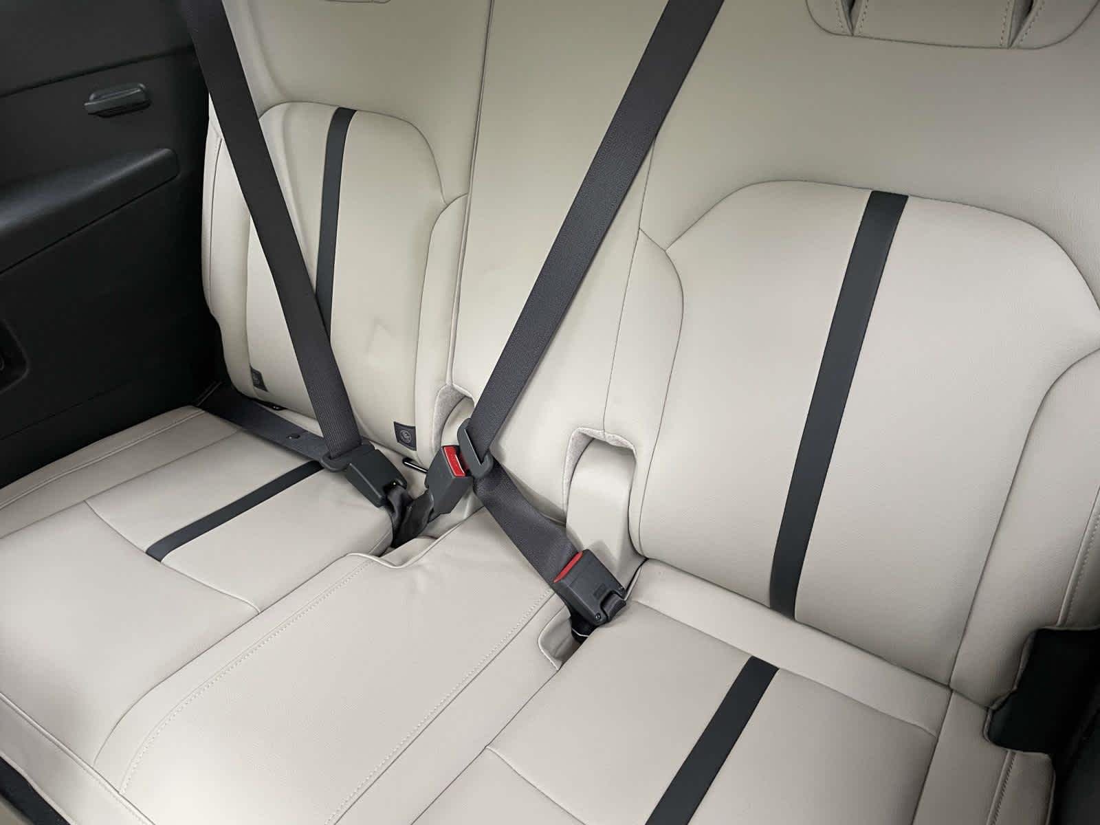 Used 2024 Rhodium White Premium Mazda Premium image 23