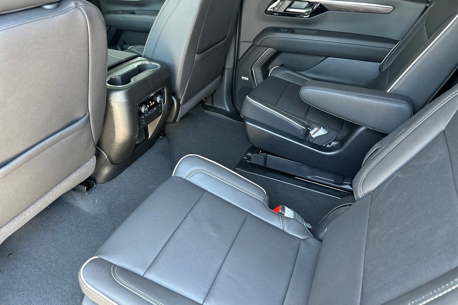 2025 Chevrolet Suburban Premier - Photo 13