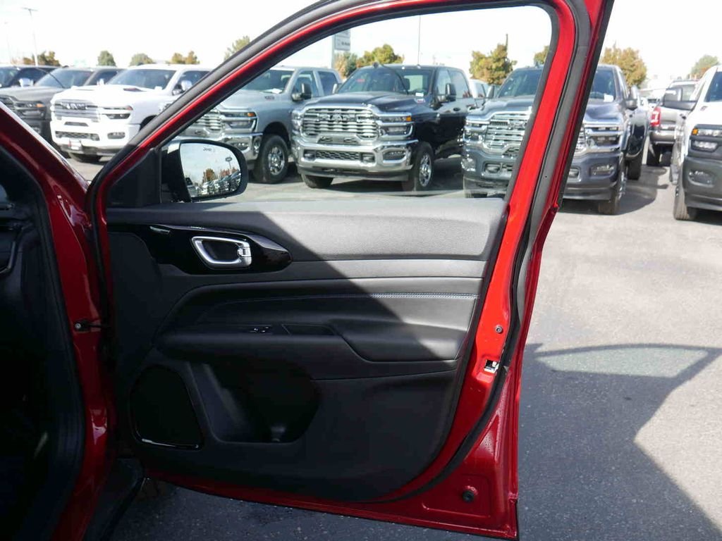 New 2026 Red Hot Pearlcoat Jeep Latitude image 22