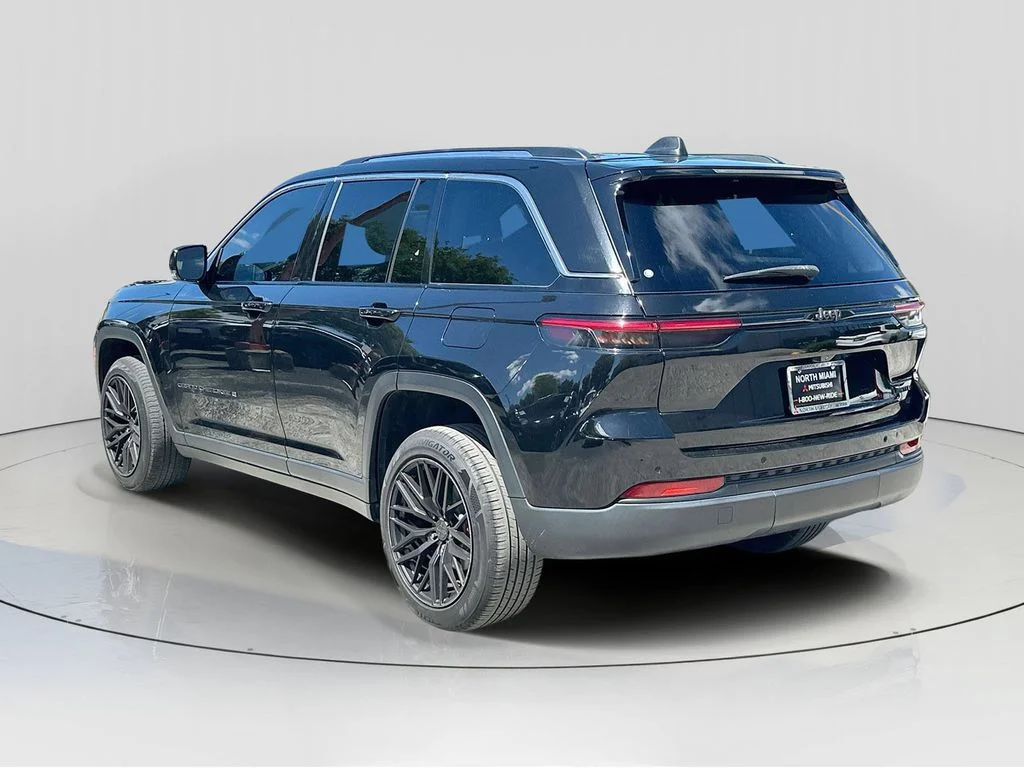 Used 2022 Black Jeep Limited image 5