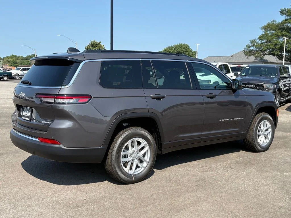 New 2026 Baltic Gray Metallic Clear-Coat Exterior Paint Jeep Laredo image 6
