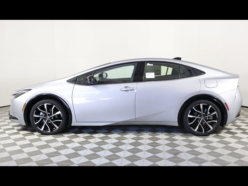 2026 Toyota Prius Plug-in Hybrid XSE Premium - Photo 3