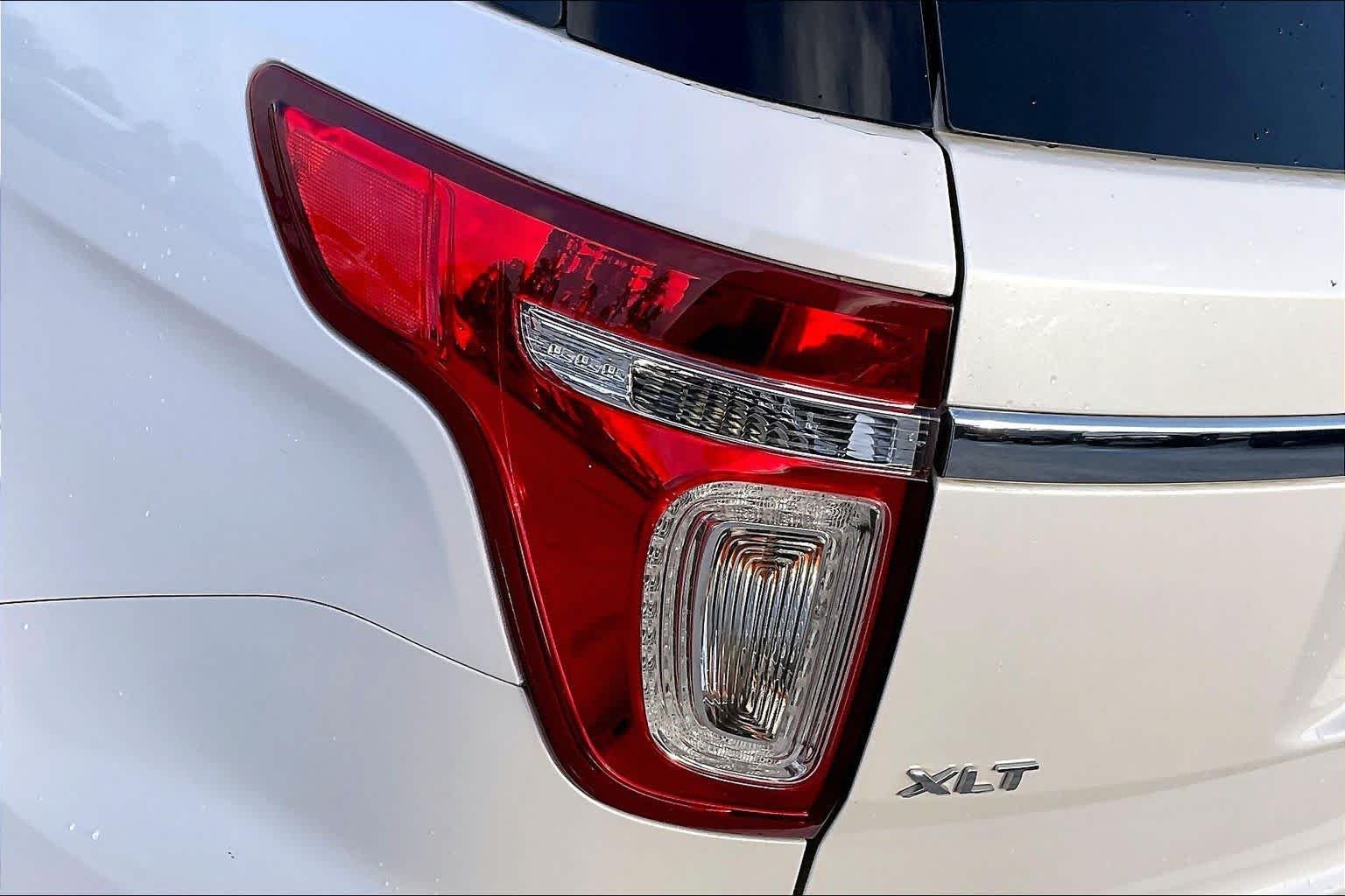 Used 2013 White Platinum Metallic Tri-coat Ford XLT image 25