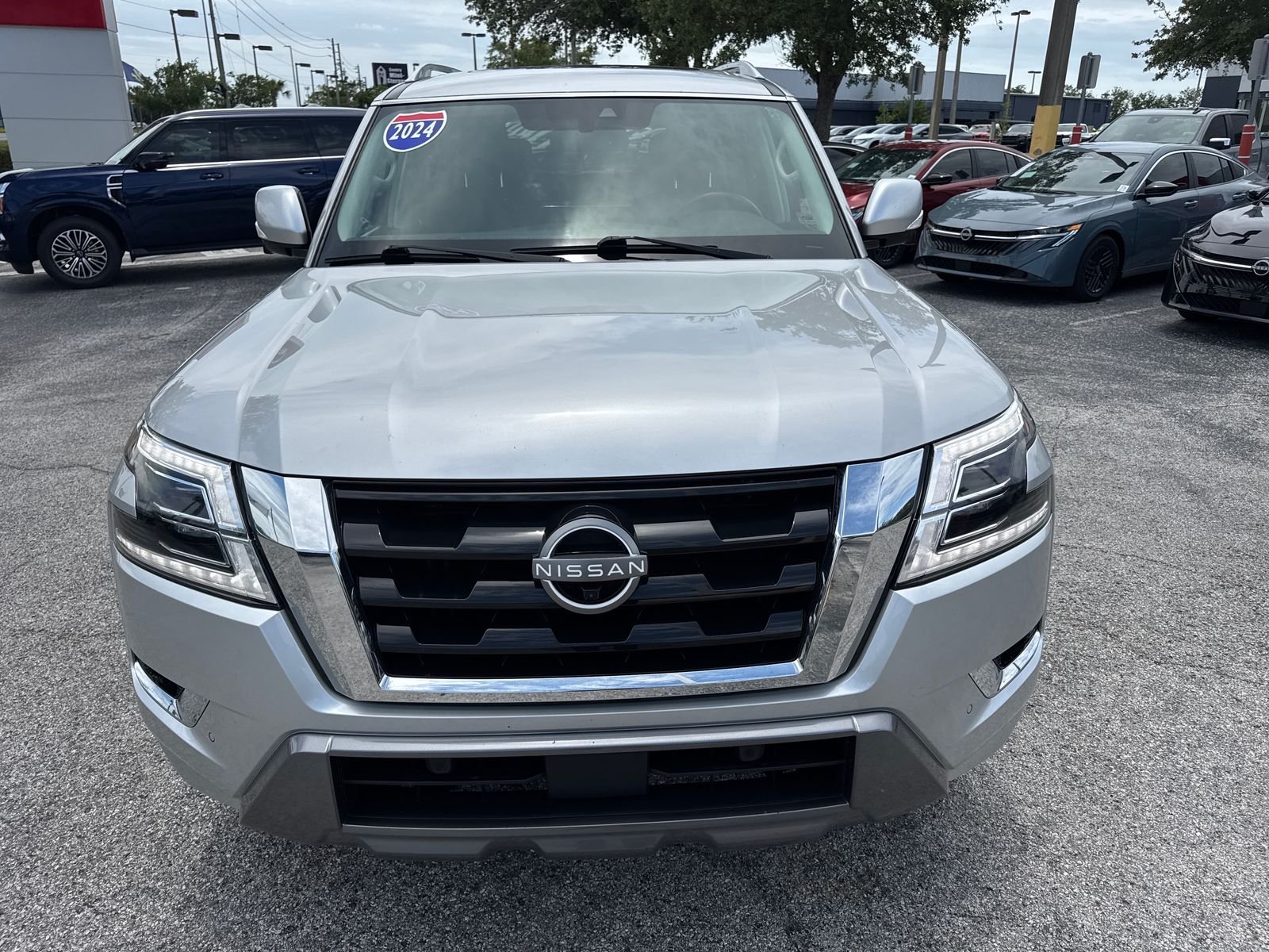 Used 2024 Silver Nissan SL image 4