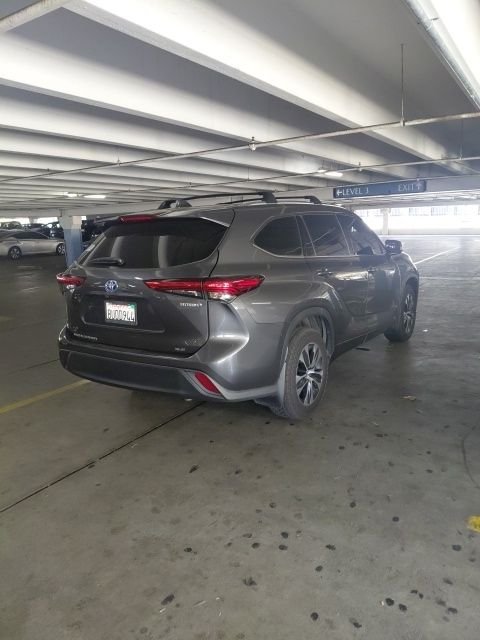 Used 2021 Gray Toyota XLE image 4