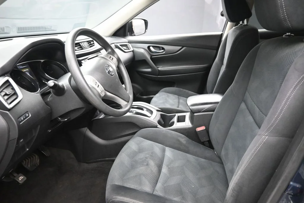 Used 2016 Blue Nissan S image 16