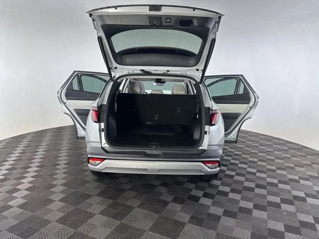 Used 2025 Silver Hyundai SEL image 18