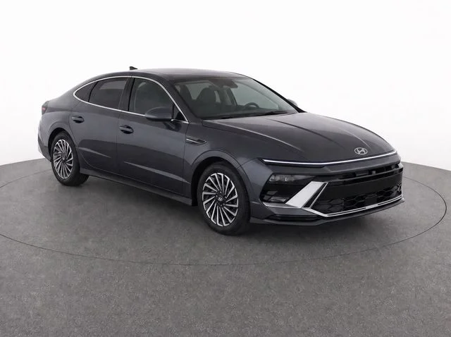 Used 2025 Gray Hyundai Limited image 3
